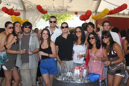 Un Amigo nunca te dice lo que Tú quieres escuchar, te dice la verdad y lo que es mejor para ti. 